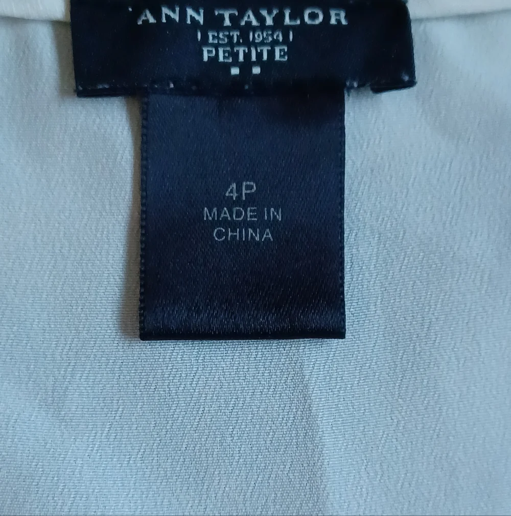 Ann Taylor Petite Tiered Ruffled Blouse💜✨️ - Picture 3 of 8